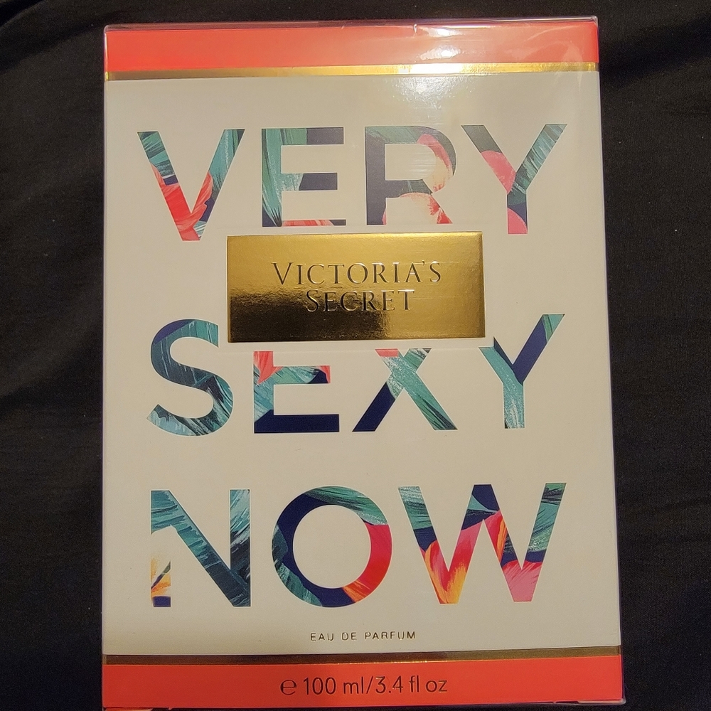Victoria's Secret Very Sexy Now perfume